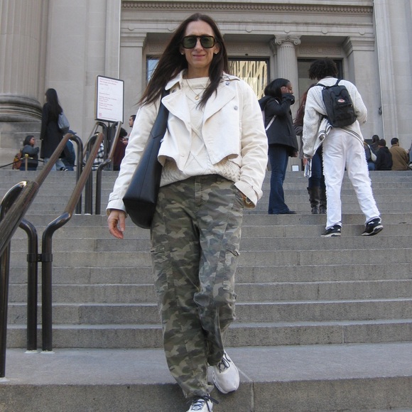 Meet your Posher, Melissa - Picture 2 of 2